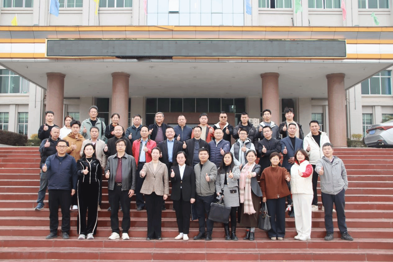 民盟科技服务团在英德桥头镇合影